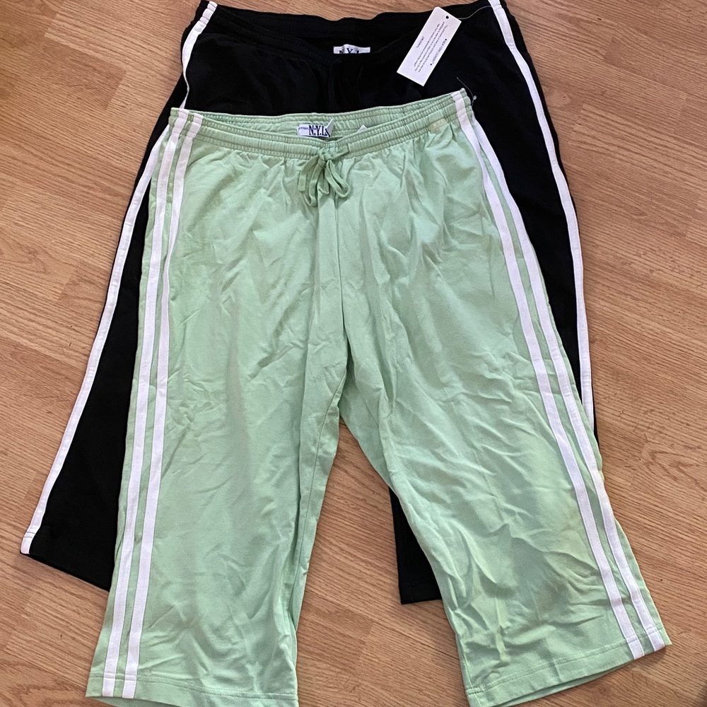 New  2 pairs women’s New York Laundry Cotton capris  Xl